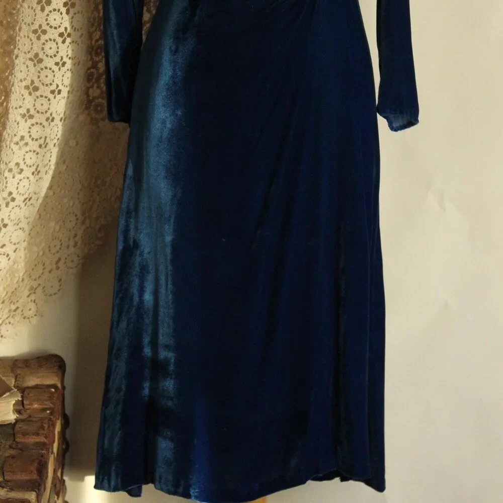 Vintage 1930s Dress, Royal Blue Silk Velvet with side Gathers - Picture 4 of 16